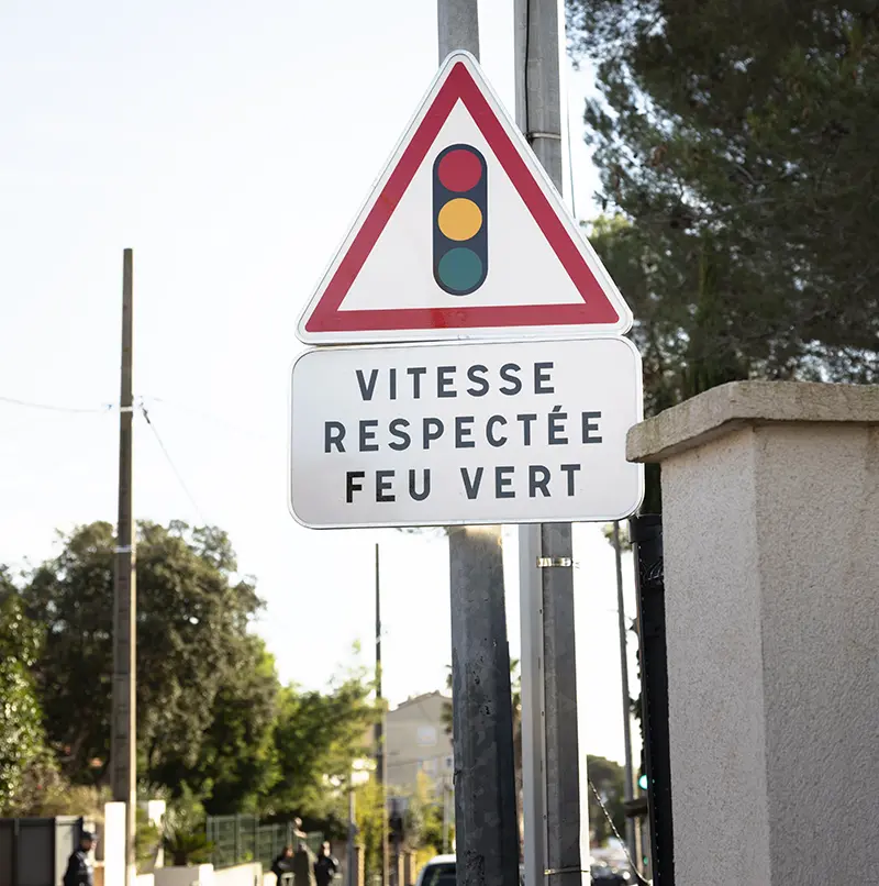 Panneau représentant un feu tricolore