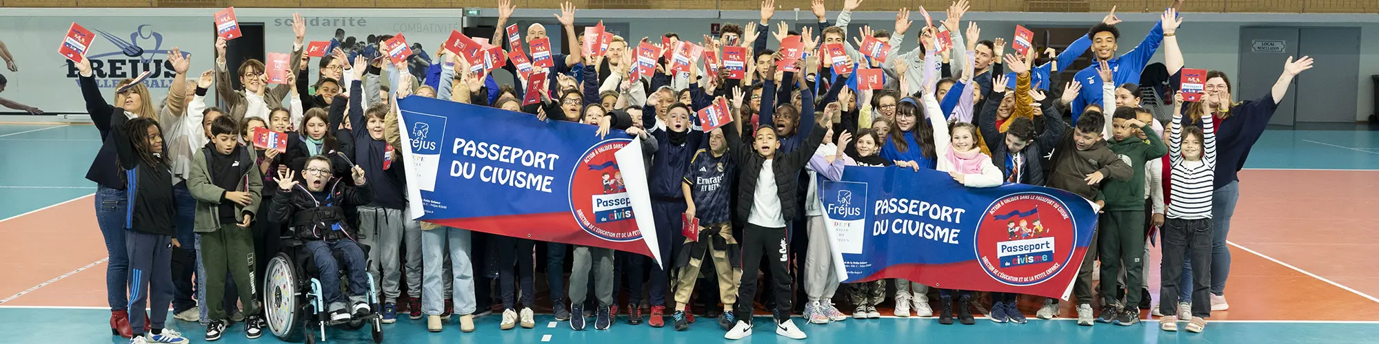 Image d'illustration : Remise du Passeport du civisme par les joueurs du Fréjus Var Volley